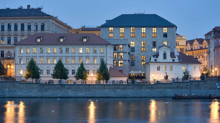 布拉格四季酒店(Four Seasons Hotel Prague)