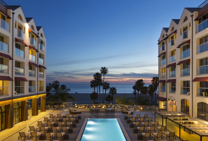 洛伊斯圣莫妮卡海滩酒店(Loews Santa Monica Beach Hotel)