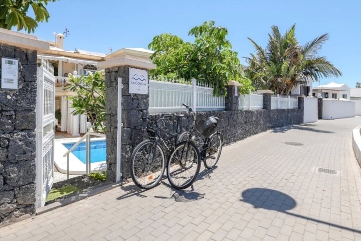 Villa La Concha Beachfront Heated Pool