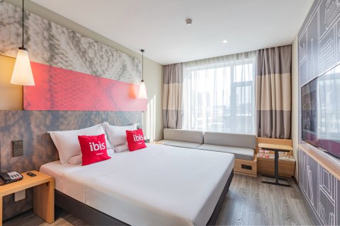 宜必思酒店(延吉延边大学网红墙店)