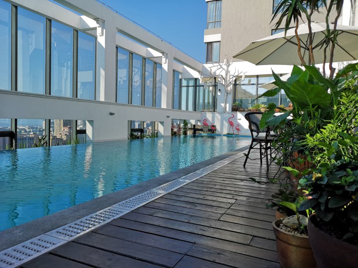 梵俪北海半岛中心空中泳池酒店