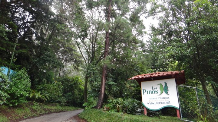 皮诺斯花园小屋酒店(Los Pinos Cabins & Reserve)