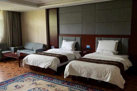 碌曲洮河源大酒店