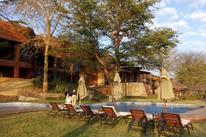 塞伦盖蒂索波山林小屋(Serengeti Sopa Lodge)