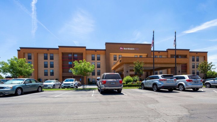 贝斯特韦斯特弗雷斯诺机场升级酒店(Best Western Plus Fresno Airport Hotel)