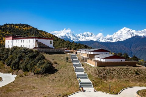 德钦高山别庄 · 梅里酒店