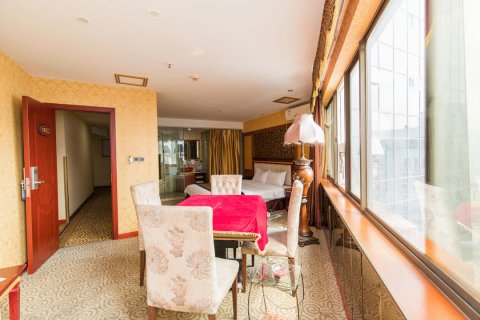 锦华商务酒店(重庆两路口地铁站店)