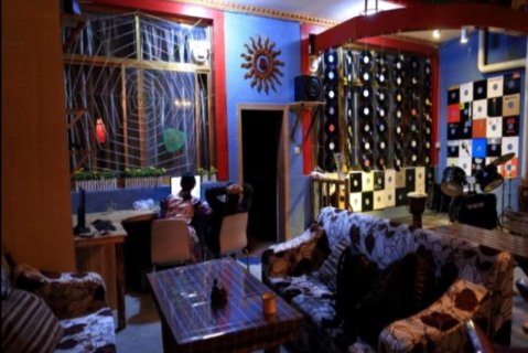 拉萨一路向西太空舱青年旅舍