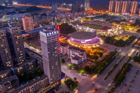 金铂莱精品酒店(平果体育馆文化公园广场店)