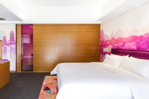 桂林临桂希尔顿欢朋酒店