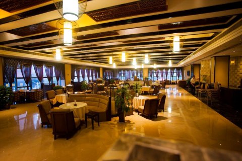 乐至宏扬·玲路酒店