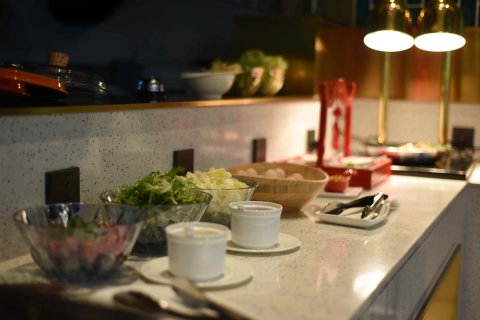 雅格欢聚酒店(宜昌滨江公园CBD购物中心店)