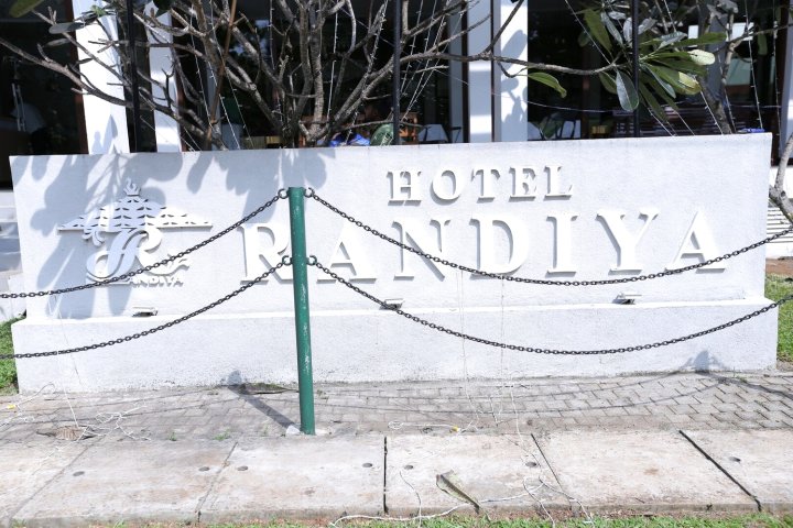 Hotel Randiya