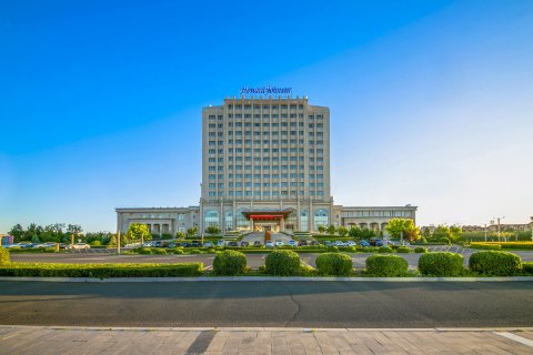 乌兰察布多蒙德豪生大酒店(乌兰察布之夜高铁站店)