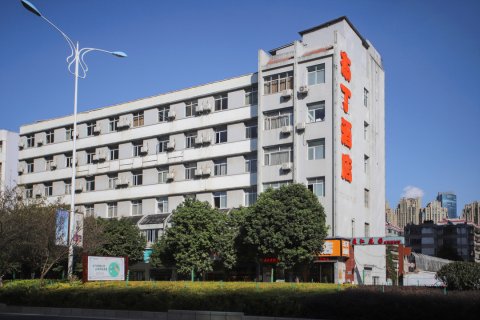 布丁酒店(昆明龙泉路圆通山小菜园地铁站店)