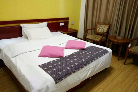 e家快捷连锁宾馆(民权火车站一店)