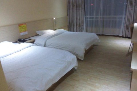 隆达·7天连锁酒店(林芝八一大桥店)