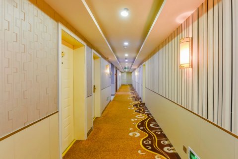 乌拉假日酒店(汝州金庚康复医院店)