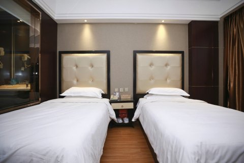 嘉馨花园酒店(长葛东转盘横店电影城店)