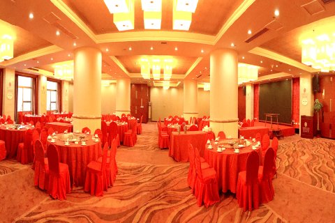 长沙紫东阁乐天大酒店(五一广场火车站地铁站店)