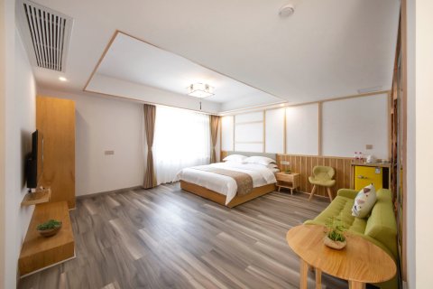 觅云杉精品民宿(凤凰古城雪桥店)