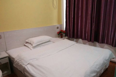 e家快捷连锁宾馆(民权火车站一店)