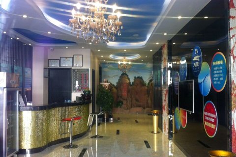 青岛大溪地精品酒店(台东步行街啤酒博物馆店)