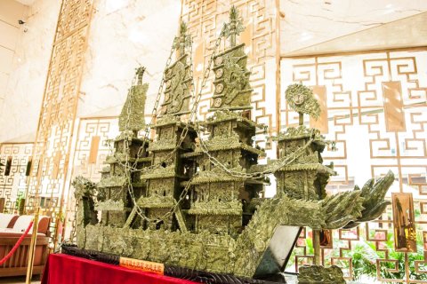 碌曲洮河源大酒店