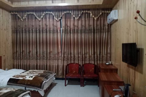 昆明红土地落霞沟春秋大酒店