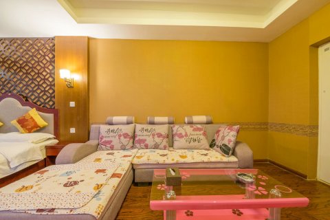 西双版纳七彩曼景度假酒店(告庄星光夜市店)