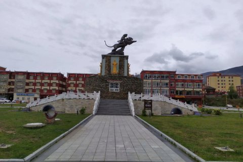 炉霍翔巴大酒店