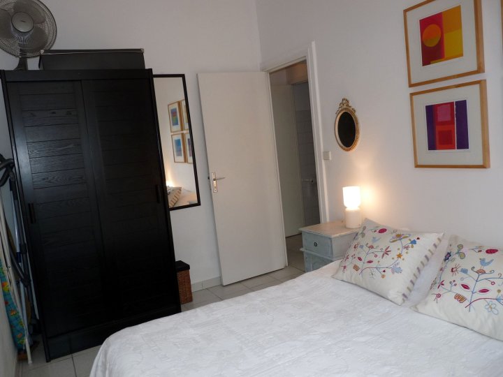 Two Bed Apt in The Heart of Cannes Old Town Easy Walking Distance from The Palais and Beaches 785