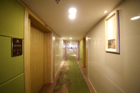 龙舞观景酒店(贵阳花果园购物中心白宫店)