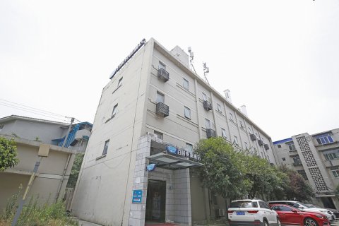 百时快捷酒店(成都杜甫草堂省骨科医院地铁站店)