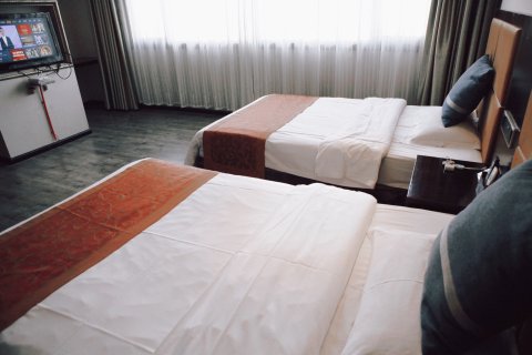 龙里佰利大酒店