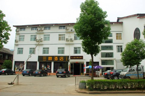 剑门关三鼎大酒店(剑门关景区南门店)