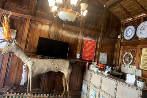 巴塘世纪主题酒店