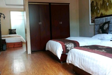 炉霍罗布岭宾馆