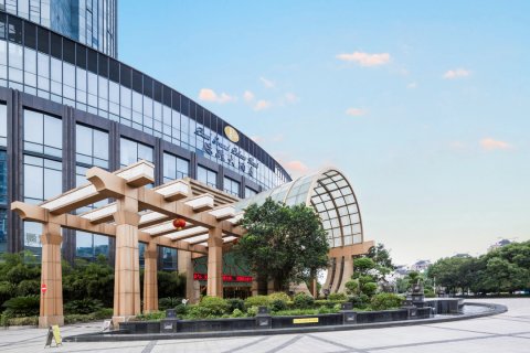 嵊州保罗大酒店(吾悦广场店)