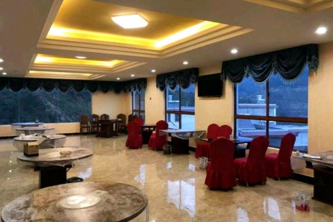 禄劝木阿洛白世家酒店