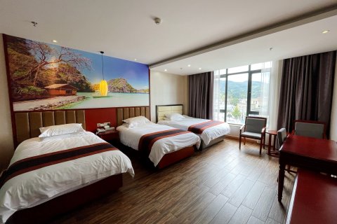 庆元菇城大酒店