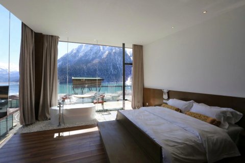 八宿然乌国际自驾房车露营营地