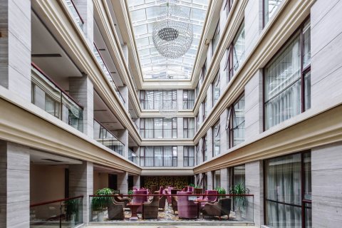 万丽花园大酒店(阳朔西街漓江店)