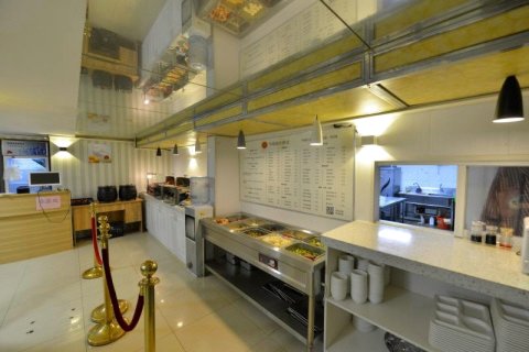 中锦假日酒店(青岛大学麦岛地铁站店)