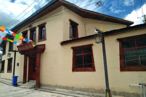 香格里拉往来客栈(独克宗古城店)