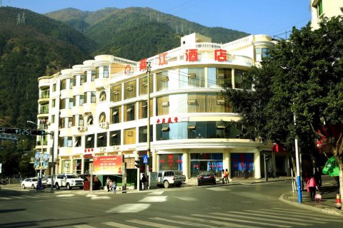 石棉两江精品酒店