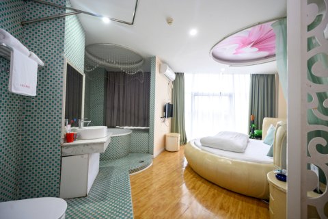 乐至珍爱主题酒店