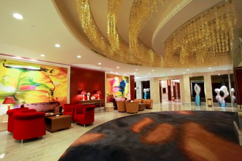 嵊州保罗大酒店(吾悦广场店)