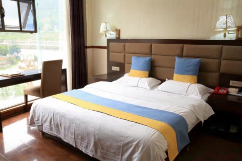 石棉两江精品酒店