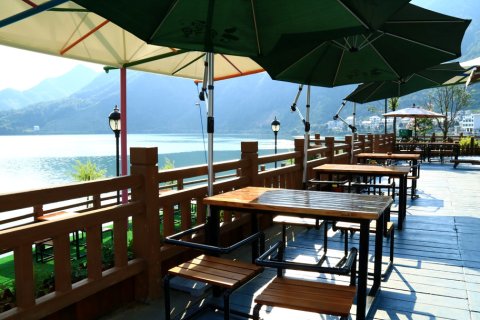 云里雾里精品民宿(千岛湖宋村湖畔居店)